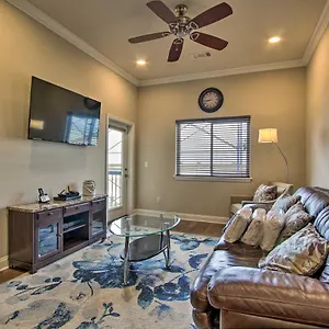 Apartment With Community Pool Less Than 1 Mile To Miramar Beach!, Destin